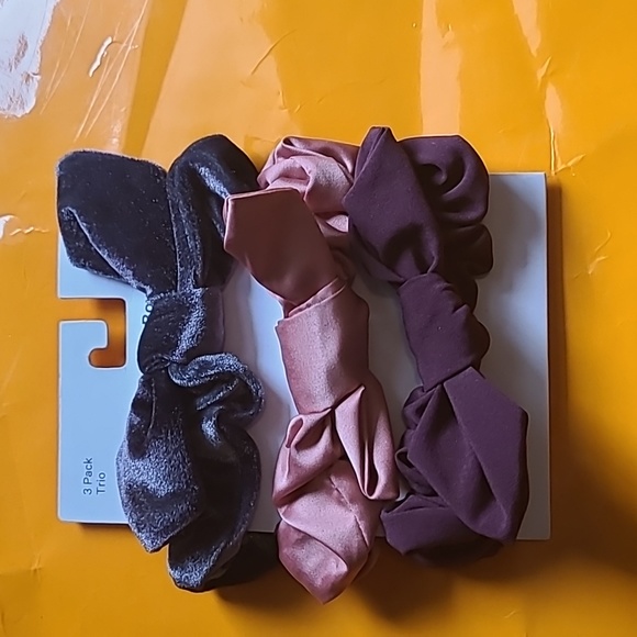Nwt! Lululemon uplifting scrunchie bow 3 pack - Picture 3 of 5